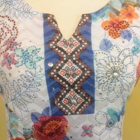 Thomas & Olivia embellished t-shirt sz small *K - Picture 5 of 7